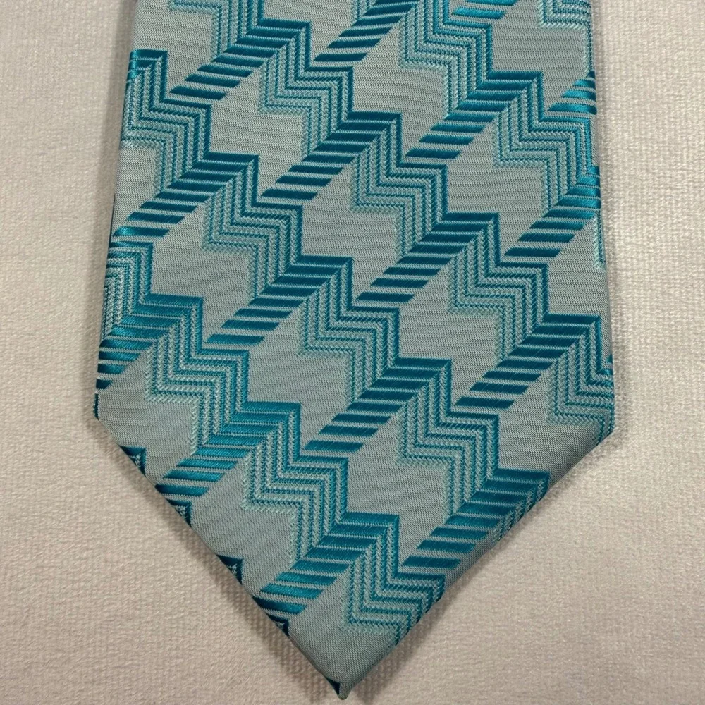 Ermenegildo Zegna Silk Necktie Light Blue Turquoise Zig Zag Geometric Italy 60